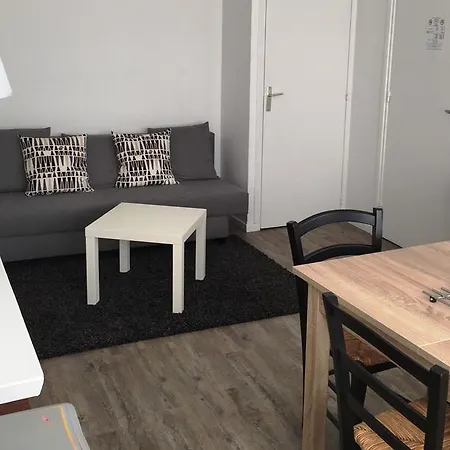 Résidence Et D'hôtes De La Porte D'arras Bed & Breakfast 4*