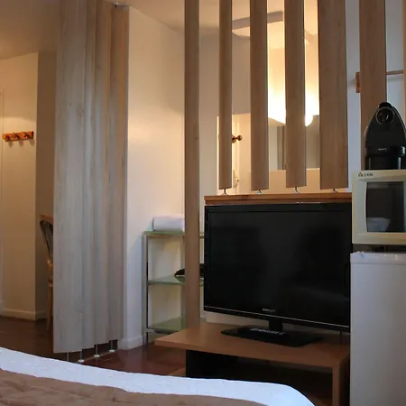 לינה וארוחת בוקר Et D'hotes De La Porte D'arras 4*