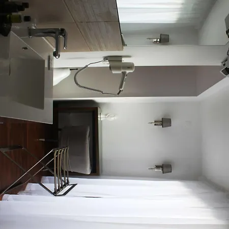 לינה וארוחת בוקר Et D'hotes De La Porte D'arras 4*