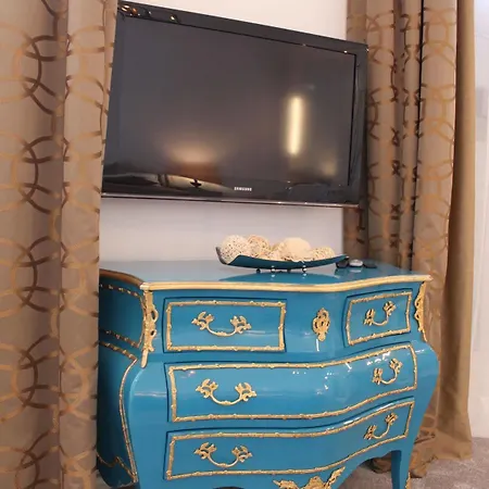 לינה וארוחת בוקר Et D'hotes De La Porte D'arras 4*