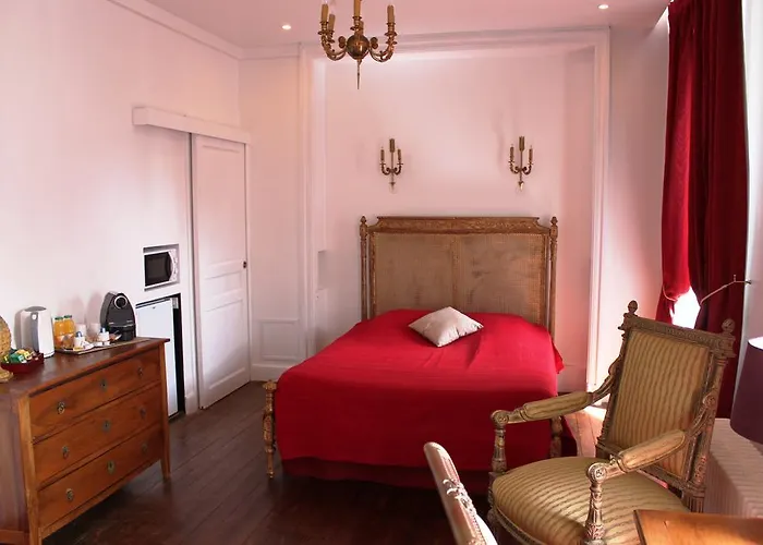 Bed & Breakfast Résidence Et D'hôtes De La Porte D'arras 4*