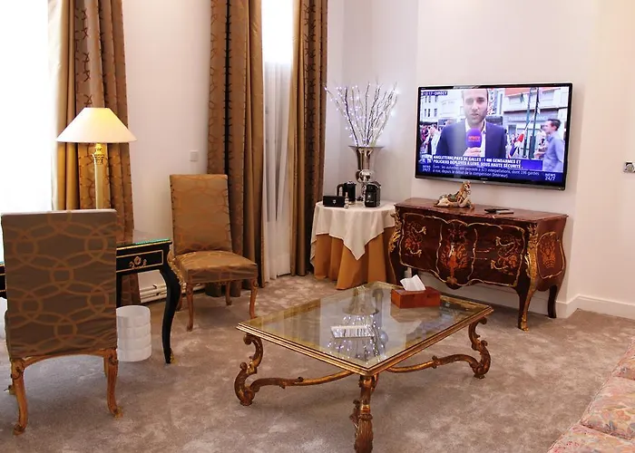 Bed & Breakfast Résidence Et D'hôtes De La Porte D'arras 4*