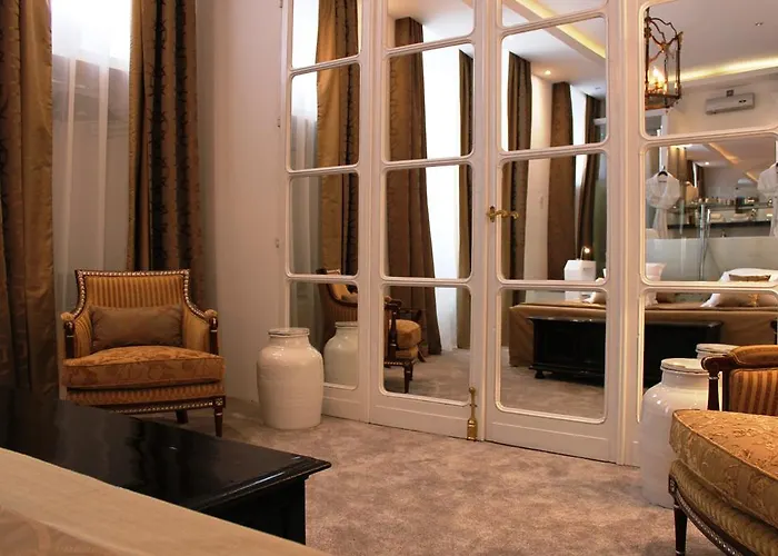 Bed & Breakfast Résidence Et D'hôtes De La Porte D'arras 4*