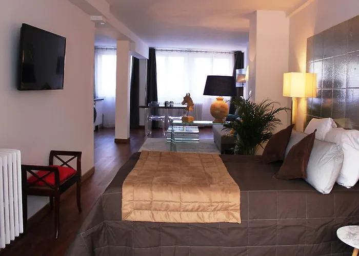 Bed & Breakfast Résidence Et D'hôtes De La Porte D'arras 4*