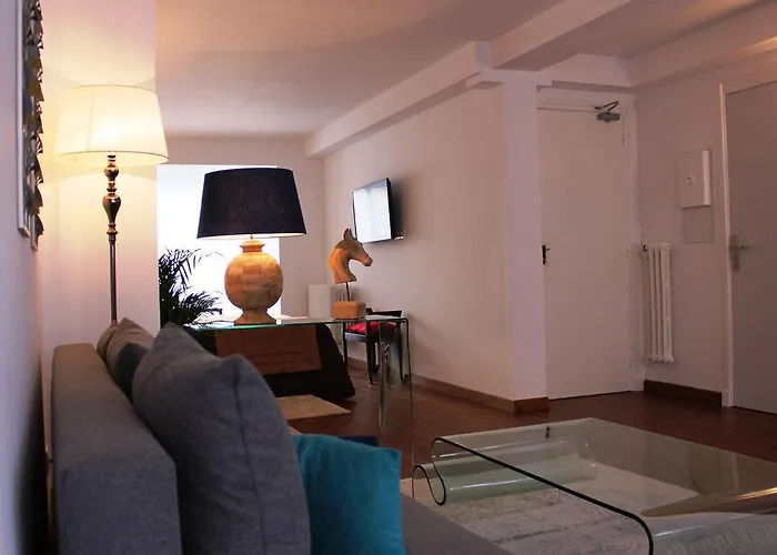 Résidence Et D'hôtes De La Porte D'arras 4*