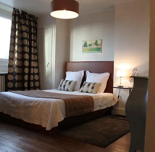 Résidence Et D'hôtes De La Porte D'arras Bed & Breakfast