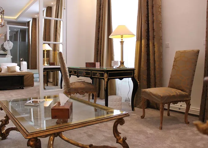 Résidence Et D'hôtes De La Porte D'arras Bed & Breakfast