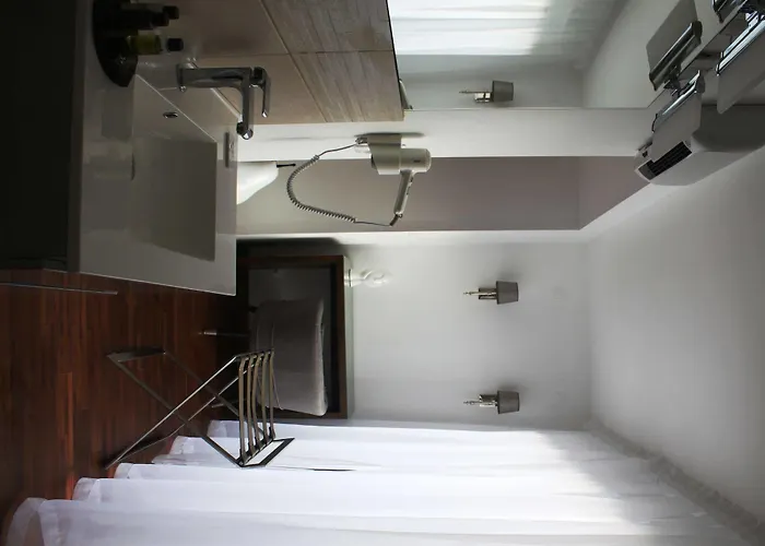 Bed & Breakfast Résidence Et D'hôtes De La Porte D'arras 4*