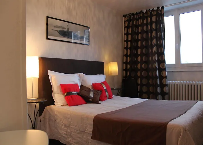 Bed & Breakfast Résidence Et D'hôtes De La Porte D'arras 4*