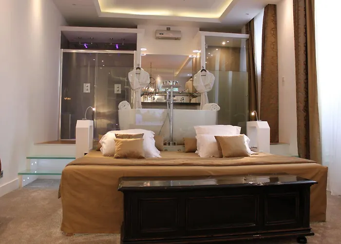 Bed & Breakfast Résidence Et D'hôtes De La Porte D'arras 4*