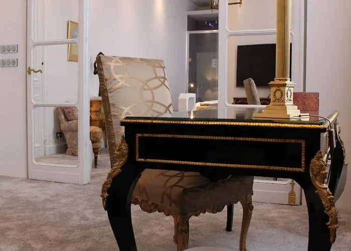 Résidence Et D'hôtes De La Porte D'arras 4*