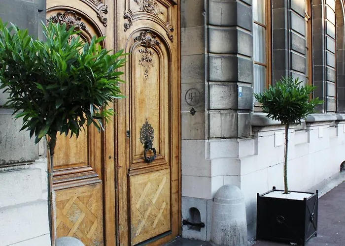 Résidence Et D'hôtes De La Porte D'arras Bed & Breakfast 4*