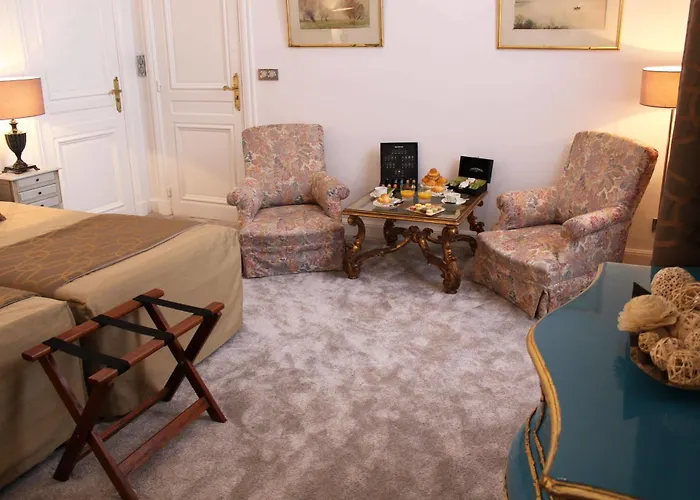 Bed & Breakfast Résidence Et D'hôtes De La Porte D'arras 4*